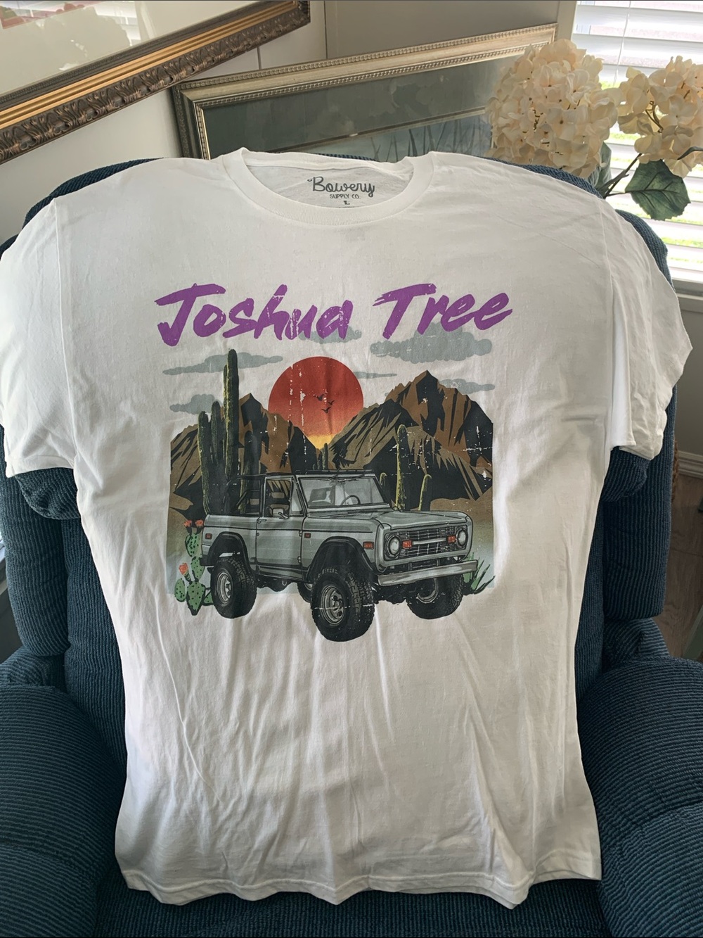 Bronco T-shirt Joshua  Tree (L) White W/ Sunset Desert Scene. Large Graphics